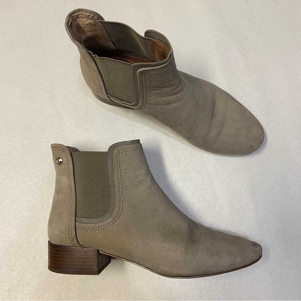 Louise et Cie Women’s Lo Waldon Booties Ankle Boots Size 8M Chelsea Suede Gravel